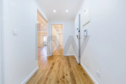 Apartamento T3 para Venda em Carcavelos e Parede
