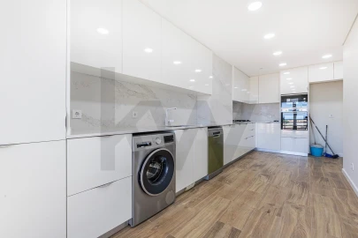 Apartamento T3 para Venda em Carcavelos e Parede