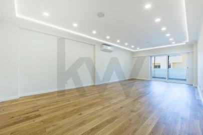 Apartamento T3 para Venda em Carcavelos e Parede
