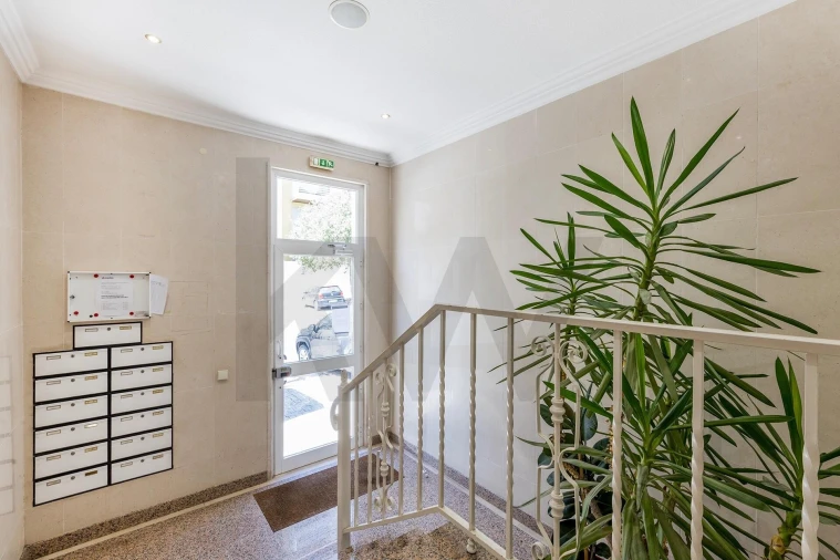 Apartamento T3 para Venda em Carcavelos e Parede Foto 28
