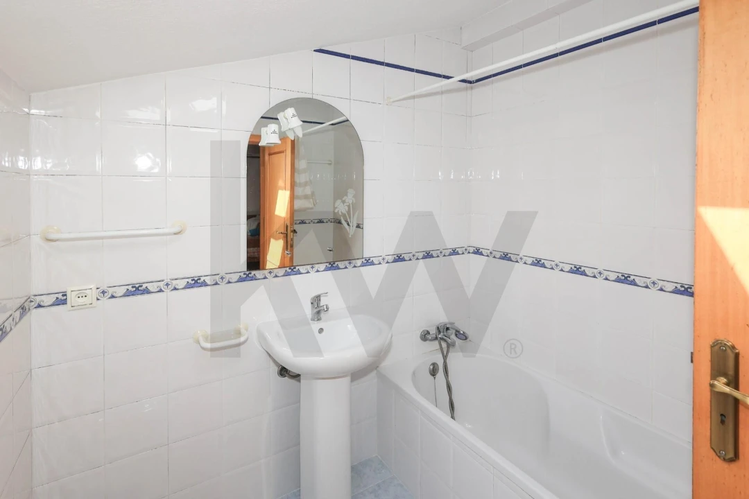 Apartamento T3 para Arrendamento em Porches Foto 16