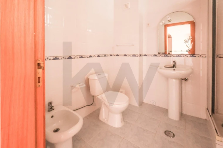 Apartamento T3 para Arrendamento em Porches Foto 6