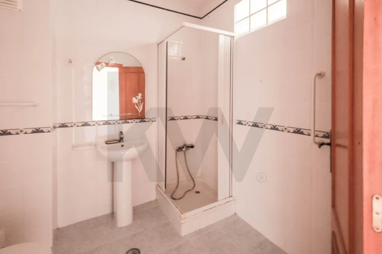 Apartamento T3 para Arrendamento em Porches Foto 7