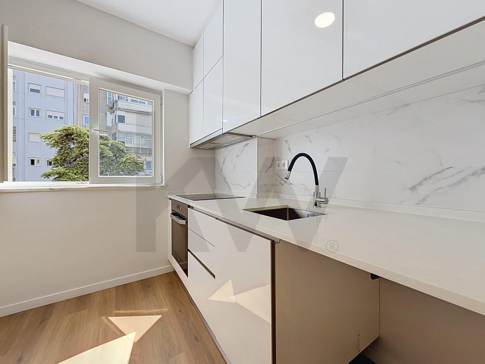 Apartamento T2 para Arrendamento em Campo de Ourique Foto 6