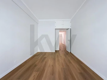 Apartamento T2 para Arrendamento em Campo de Ourique