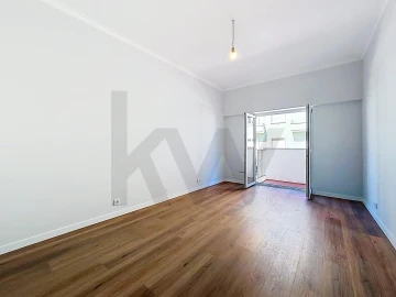 Apartamento T2 para Arrendamento em Campo de Ourique