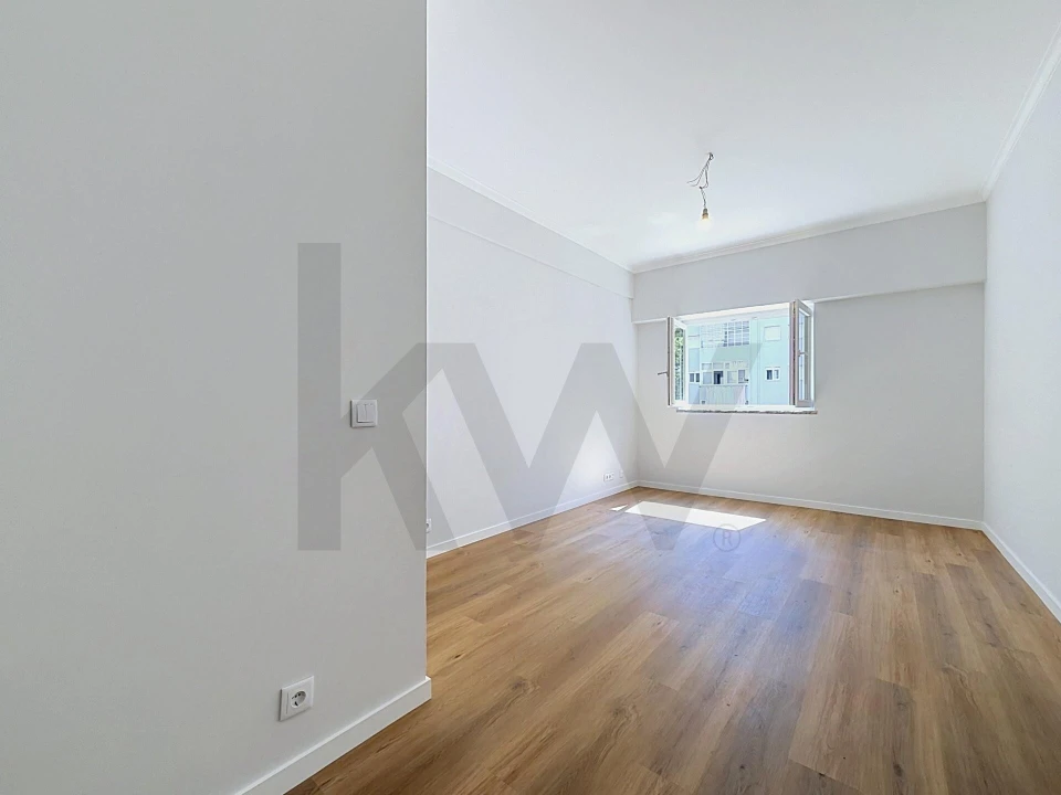 Apartamento T2 para Arrendamento em Campo de Ourique Foto 2