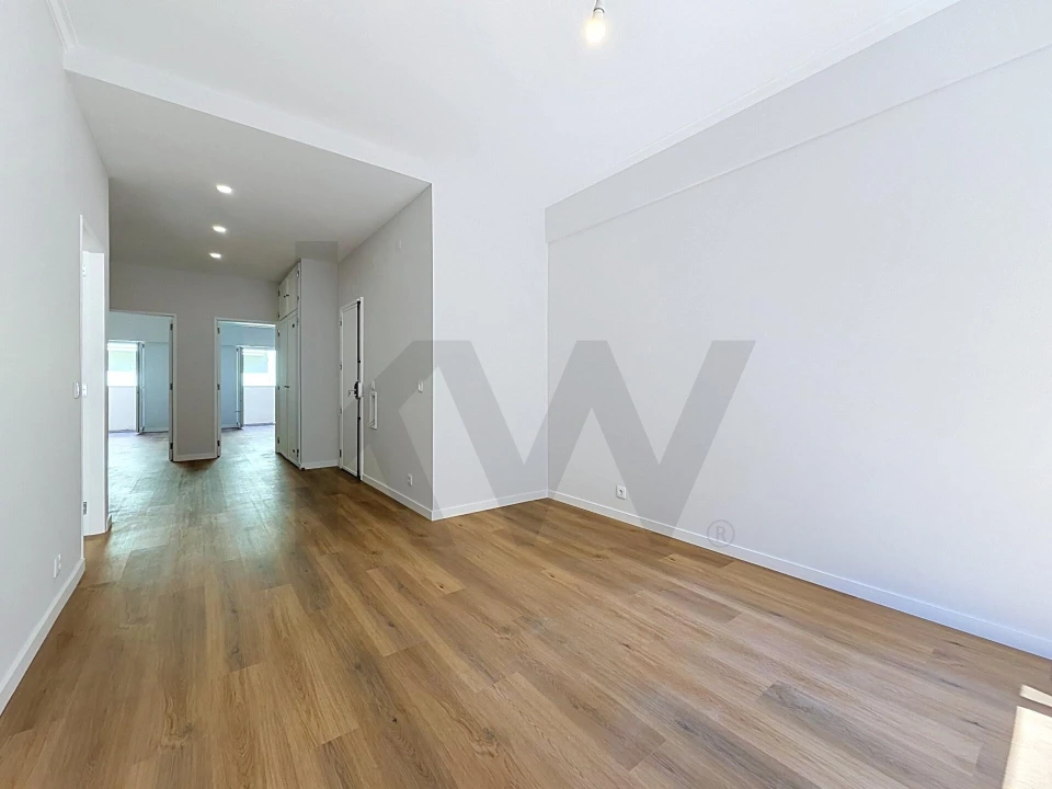 Apartamento T2 para Arrendamento em Campo de Ourique Foto 9