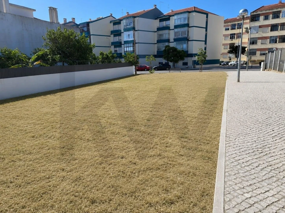 Terreno para Venda em Baixa da Banheira e Vale da Amoreira Foto 3