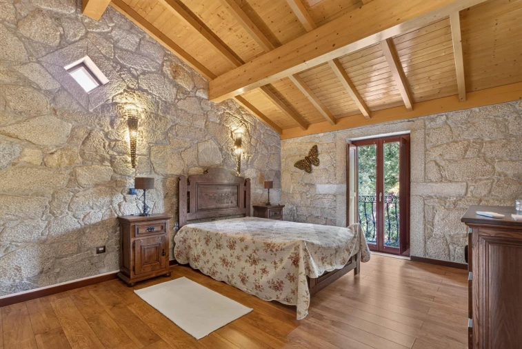 Moradia T3 para Venda em Couto de Esteves Foto 11