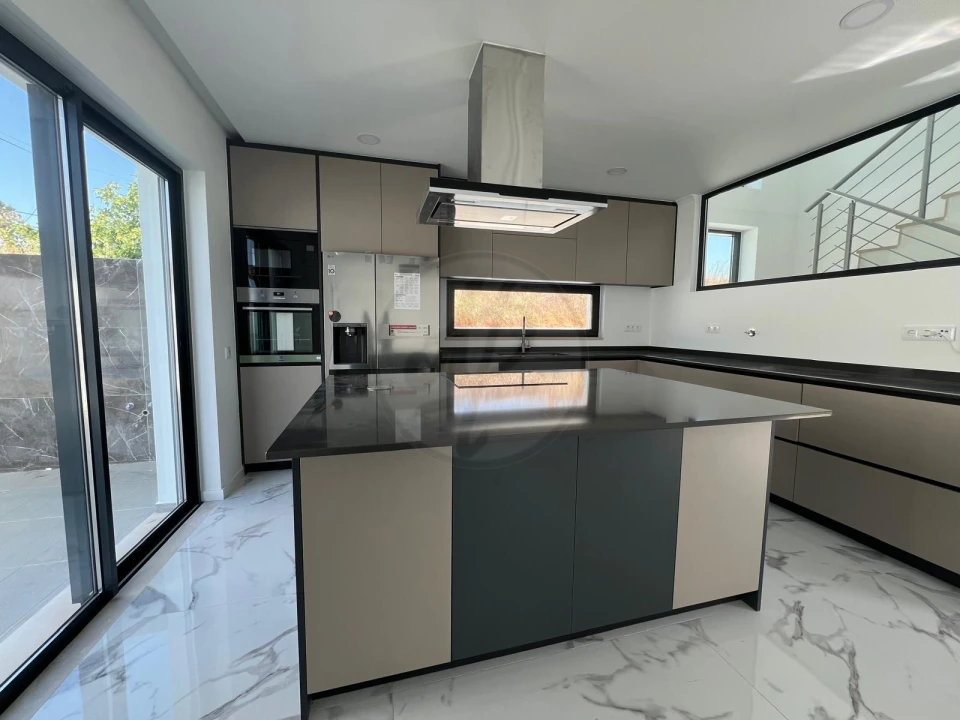 Moradia T4 para Venda em Lagos (São Sebastião e Santa Maria) Foto 4