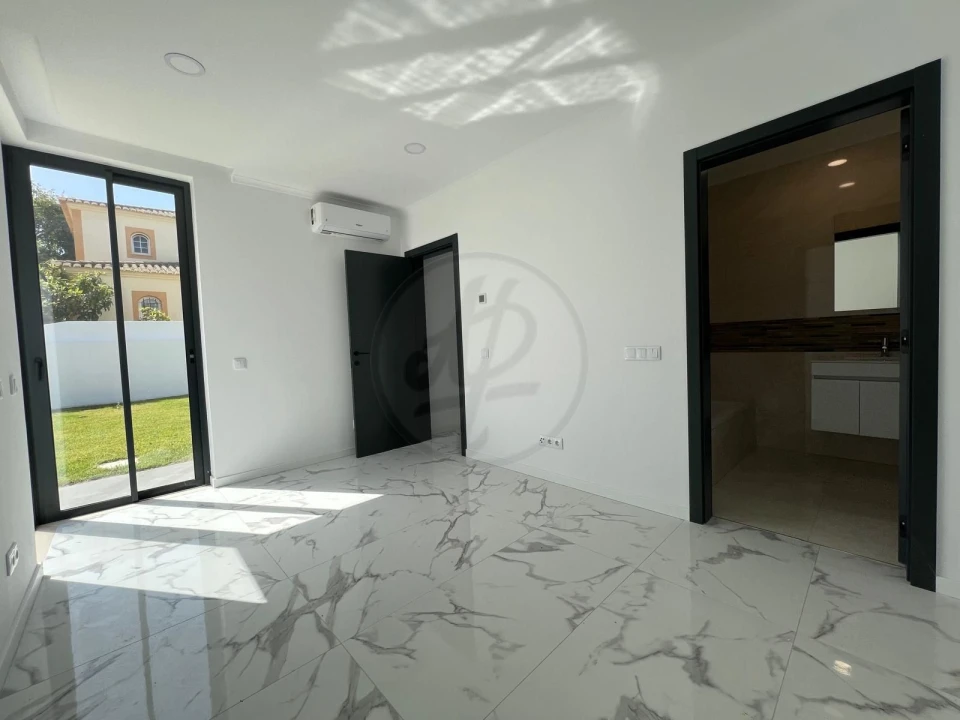 Moradia T4 para Venda em Lagos (São Sebastião e Santa Maria) Foto 35