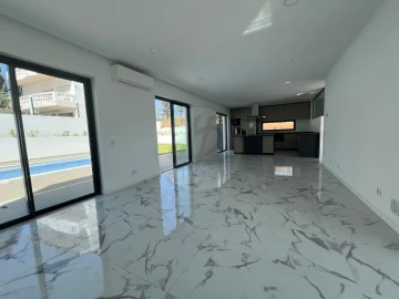 Moradia T4 para Venda em Lagos (São Sebastião e Santa Maria)
