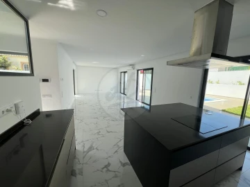 Moradia T4 para Venda em Lagos (São Sebastião e Santa Maria)
