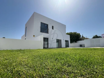 Moradia T4 para Venda em Lagos (São Sebastião e Santa Maria)