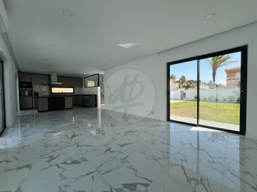Moradia T4 para Venda em Lagos (São Sebastião e Santa Maria)