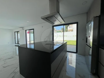 Moradia T4 para Venda em Lagos (São Sebastião e Santa Maria)