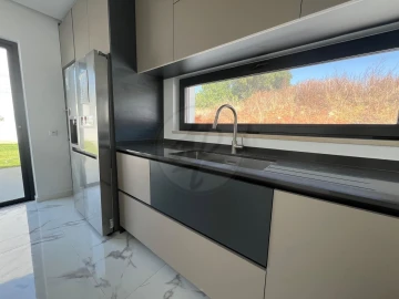 Moradia T4 para Venda em Lagos (São Sebastião e Santa Maria)
