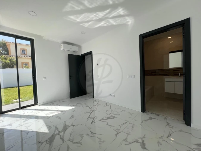 Moradia T4 para Venda em Lagos (São Sebastião e Santa Maria) Foto 26