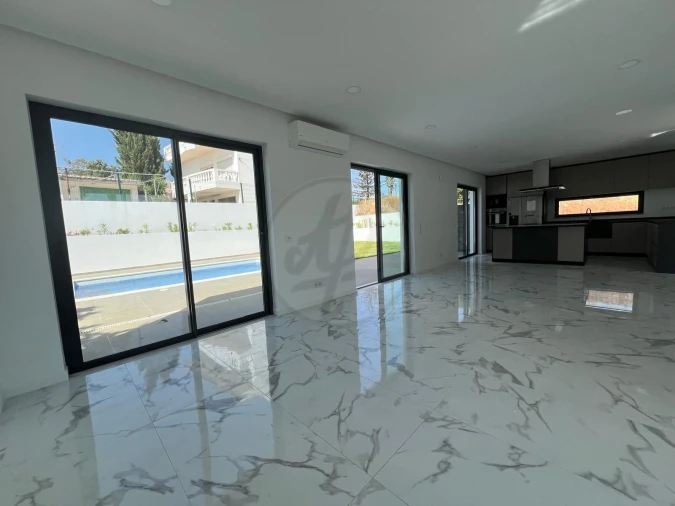 Moradia T4 para Venda em Lagos (São Sebastião e Santa Maria) Foto 14