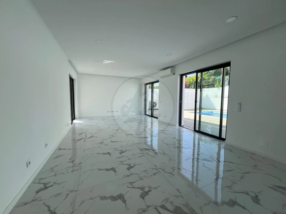 Moradia T4 para Venda em Lagos (São Sebastião e Santa Maria) Foto 11