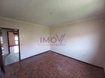 Moradia T4 para Venda em Nossa Sra de Fatima