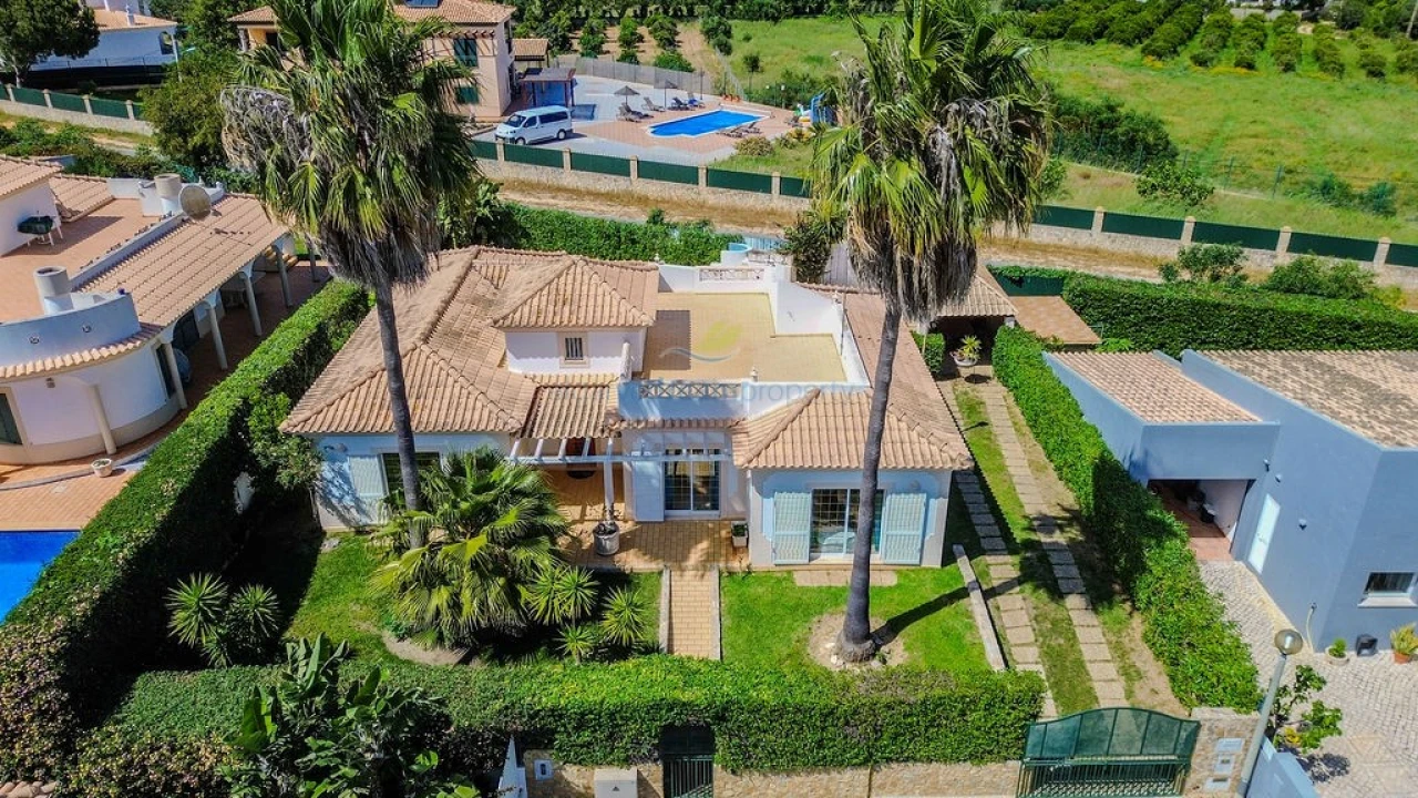 Moradia T3 para Venda em Albufeira e Olhos de Água Foto 3