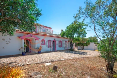 Moradia T6 para Venda em Albufeira e Olhos de Água