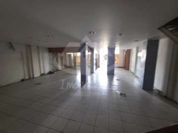Armazém para Arrendamento em Póvoa de Santo Adrião e Olival Basto