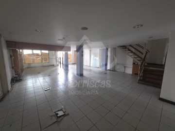 Armazém para Arrendamento em Póvoa de Santo Adrião e Olival Basto