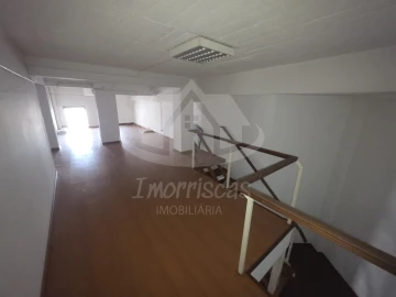 Armazém para Arrendamento em Póvoa de Santo Adrião e Olival Basto