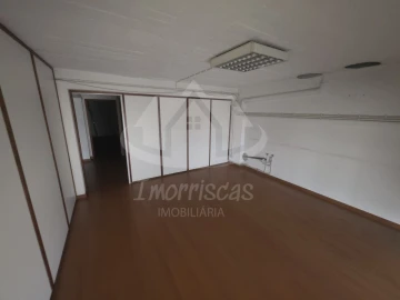 Armazém para Arrendamento em Póvoa de Santo Adrião e Olival Basto