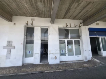Armazém para Arrendamento em Póvoa de Santo Adrião e Olival Basto
