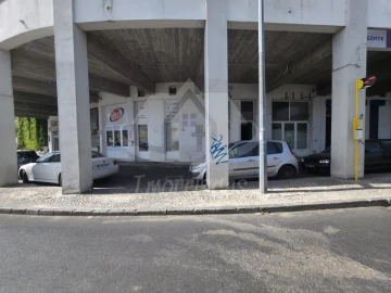 Armazém para Arrendamento em Póvoa de Santo Adrião e Olival Basto
