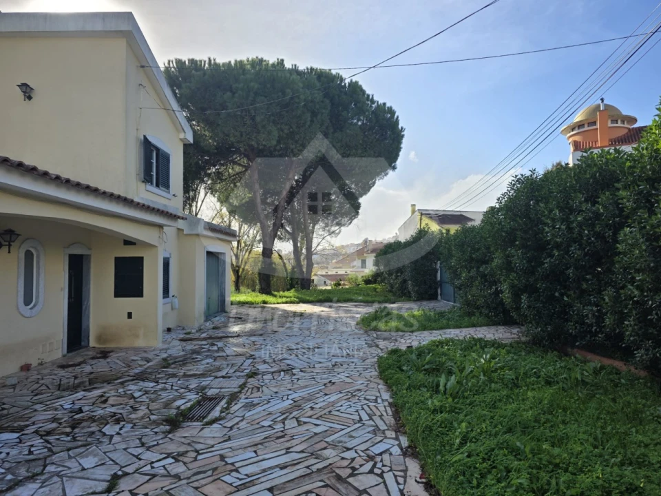 Moradia T4 para Venda em Pontinha e Famões Foto 35