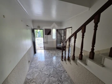 Moradia T4 para Venda em Pontinha e Famões