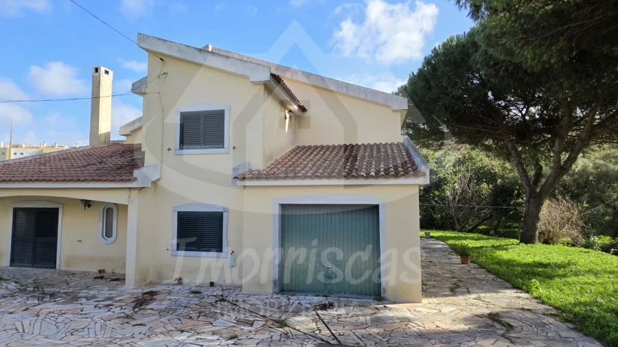 Moradia T4 para Venda em Pontinha e Famões