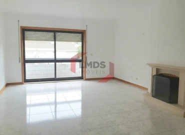 Apartamento T3 para Venda em Canelas