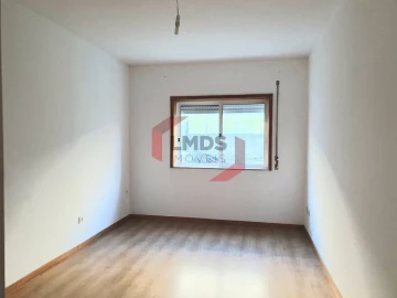 Apartamento T2 para Venda em Canelas