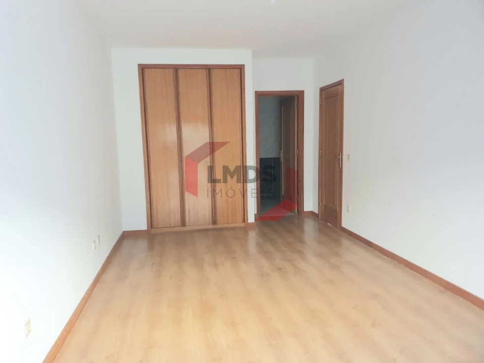 Apartamento T2 para Venda em Canelas Foto 13