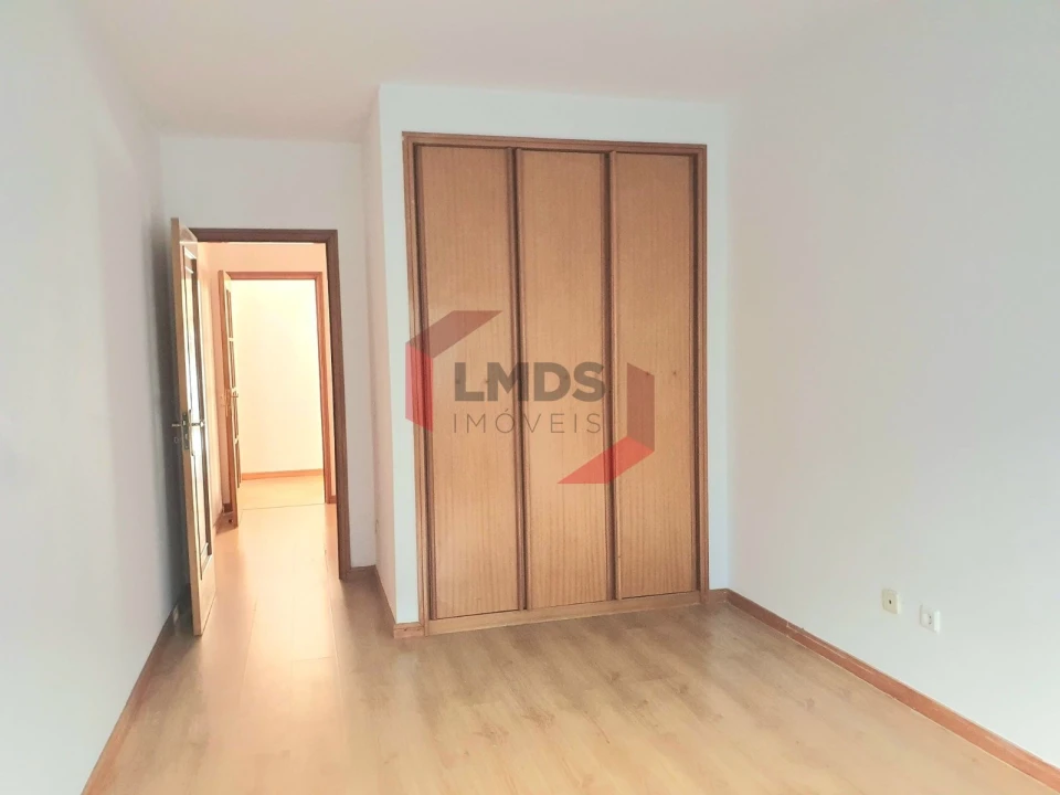 Apartamento T2 para Venda em Canelas Foto 9