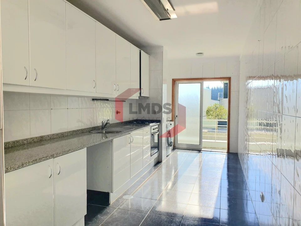 Apartamento T2 para Venda em Canelas Foto 8