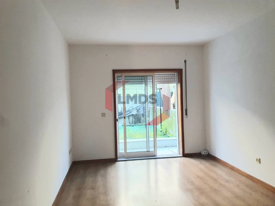 Apartamento T2 para Venda em Canelas Foto 11