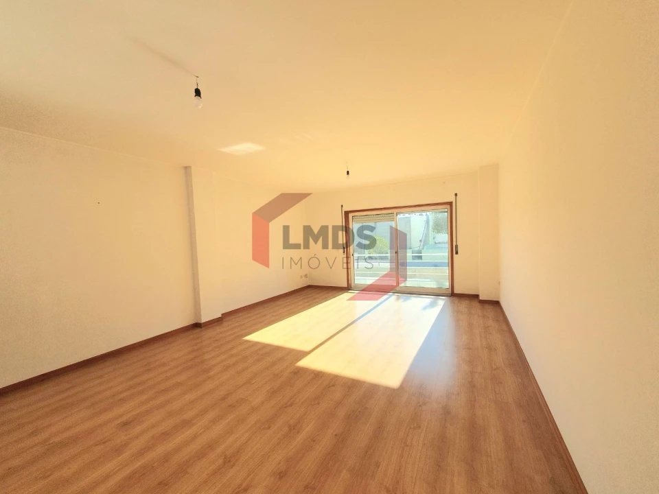 Apartamento T2 para Venda em Canelas Foto 5