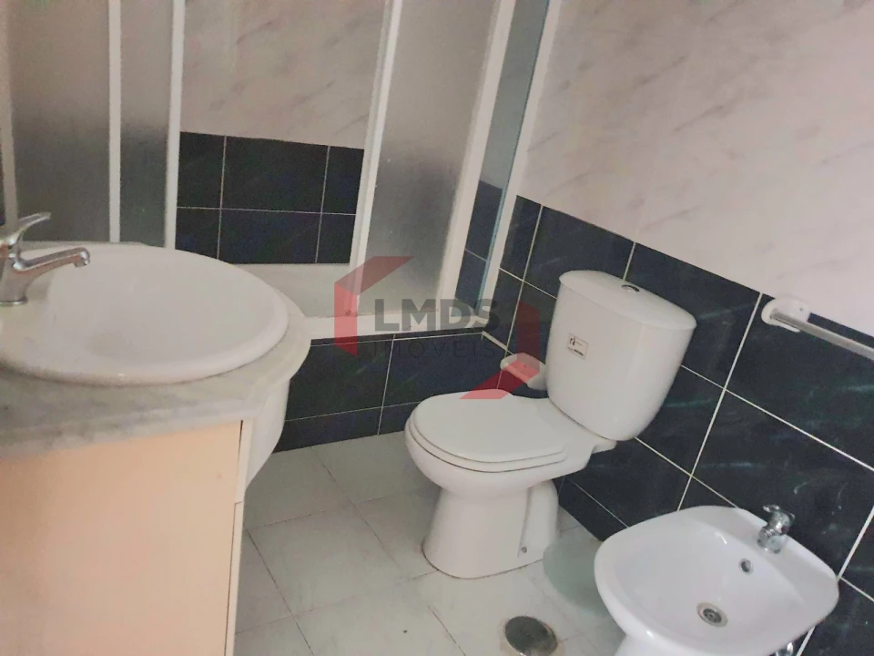 Apartamento T2 para Venda em Canelas Foto 14