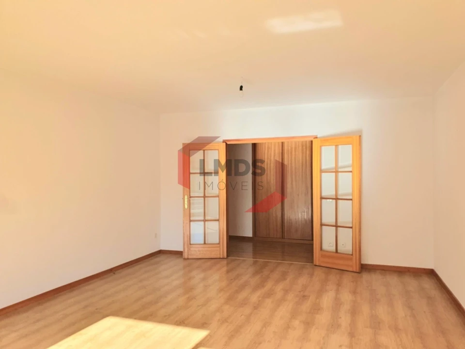 Apartamento T2 para Venda em Canelas Foto 4