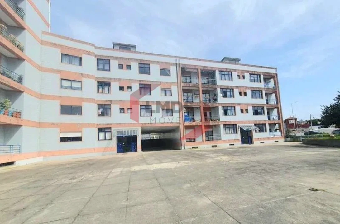 Apartamento T2 para Venda em Oliveira do Douro Foto 1