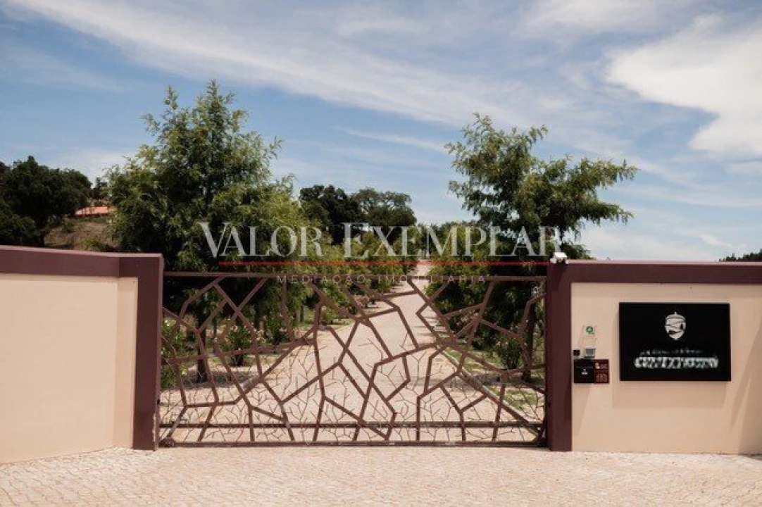 Quinta T0 para Venda em Vale de Cavalos Foto 2