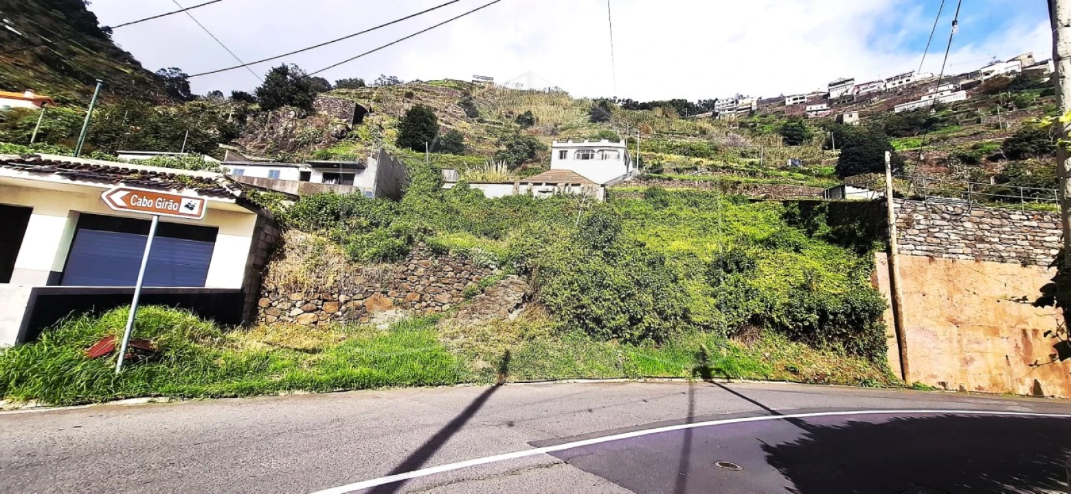 Terreno para Venda em Camara de Lobos Foto 1