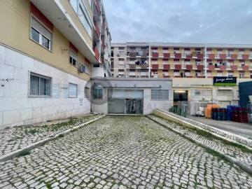 Loja para Venda em Massamá e Monte Abraão
